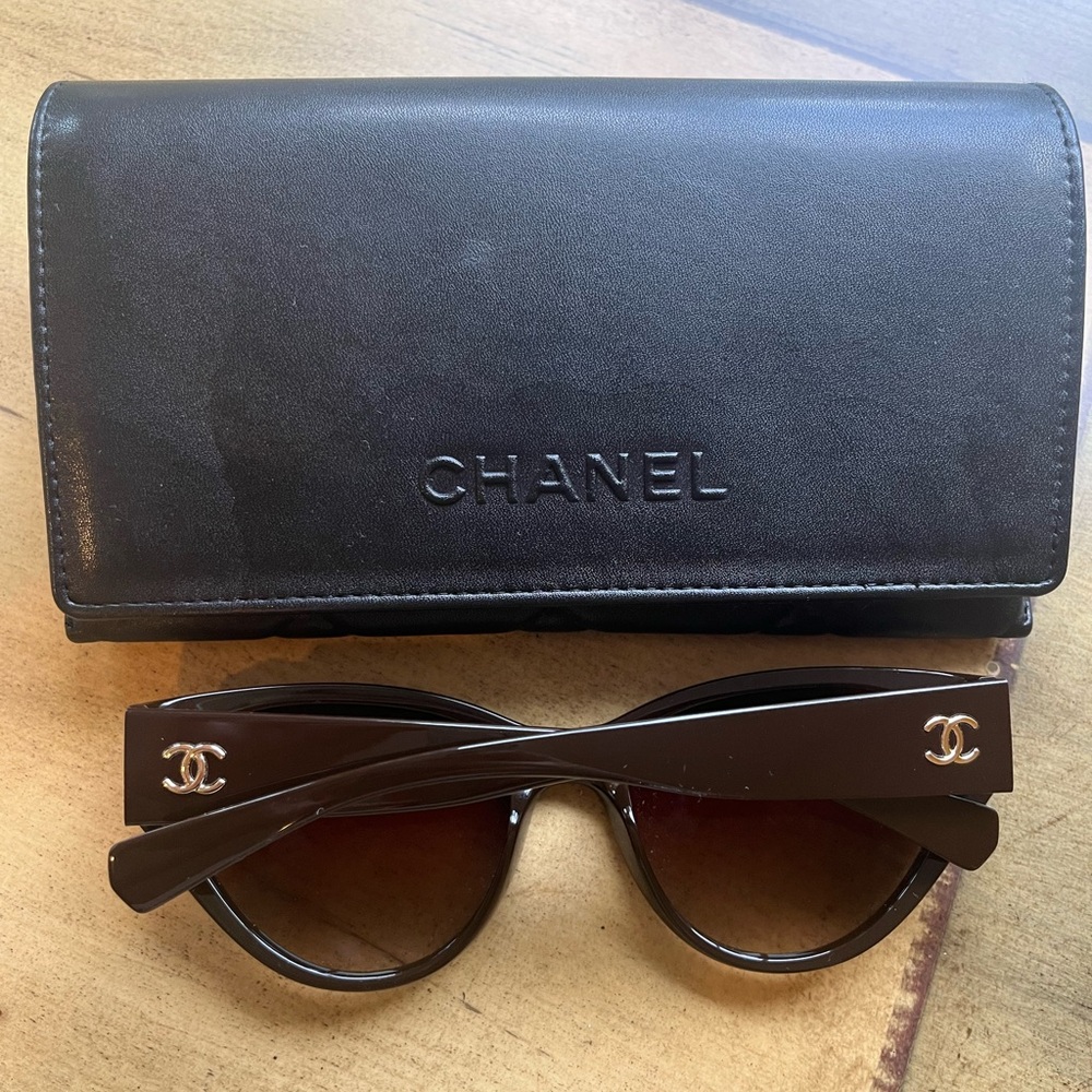 NEW WITHOUT TAGS CHANEL CAT EYE SUNGLASSES